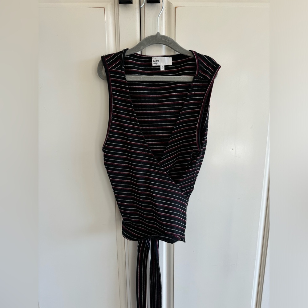 By the way wrap top size small